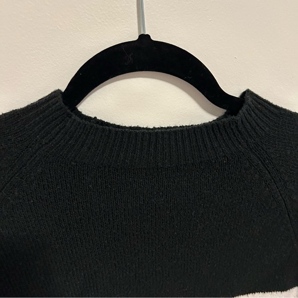 HOLLISTER CROPPED BLACK SWEATER WITH WHITE STRIPE SIZE US XS - Picture 2 of 10